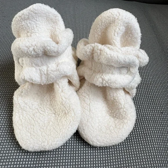 Zutano Fleece Baby Booties - Picture 4 of 9